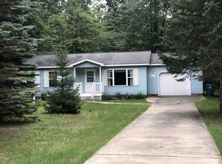 138 Bourbon St, Roscommon, MI