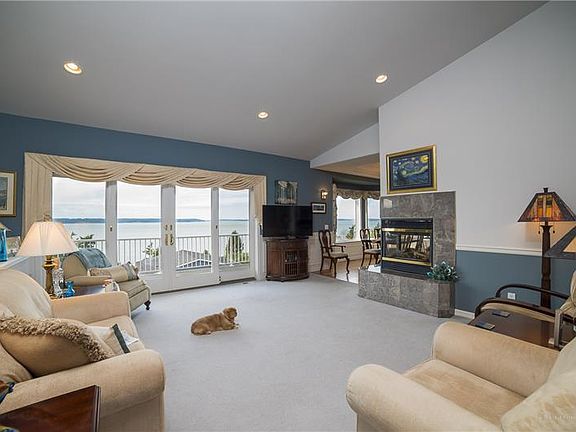 3rd image of 295 Burke Dr