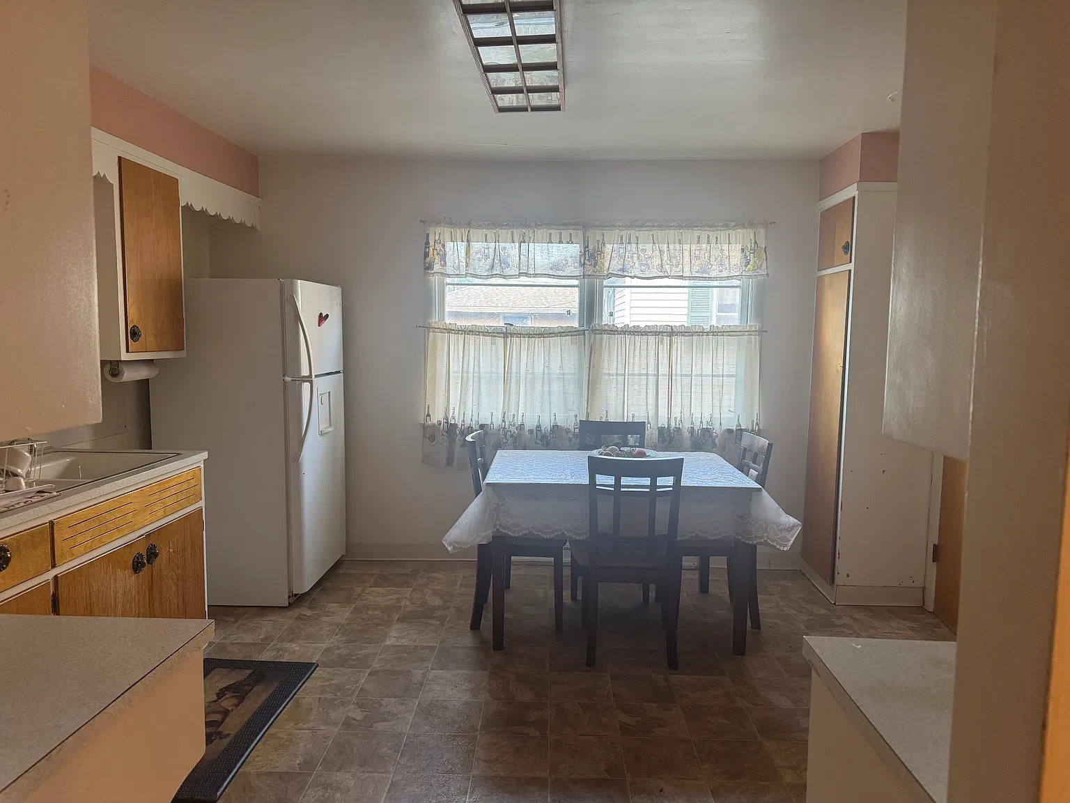 1051 Roberts St — Photo 2