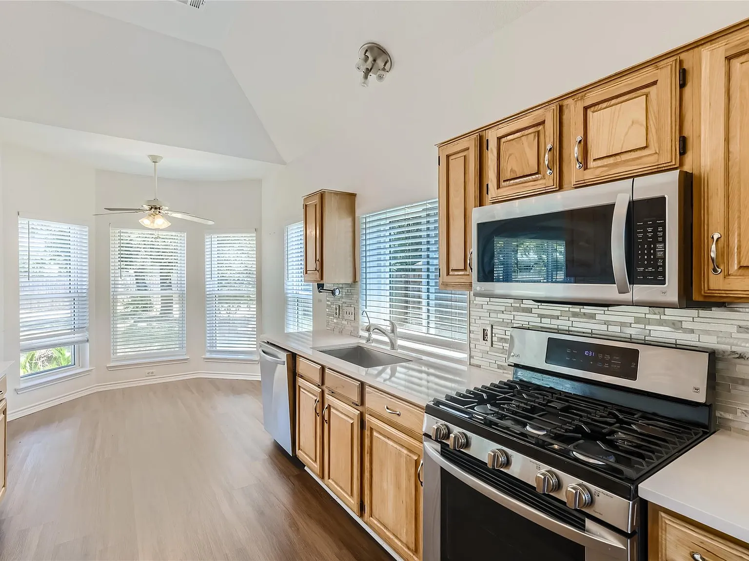 3 bed, 2.5 bath, 2000 sqft, $2,400 — Photo 4
