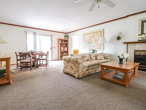 3rd image of 2366 Whitshire Dr