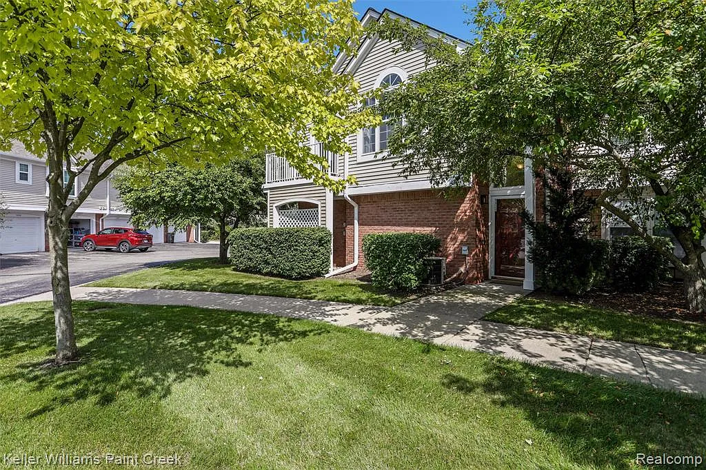 2 bed, 1.0 bath, 1066 sqft, $1,700 — Photo 1