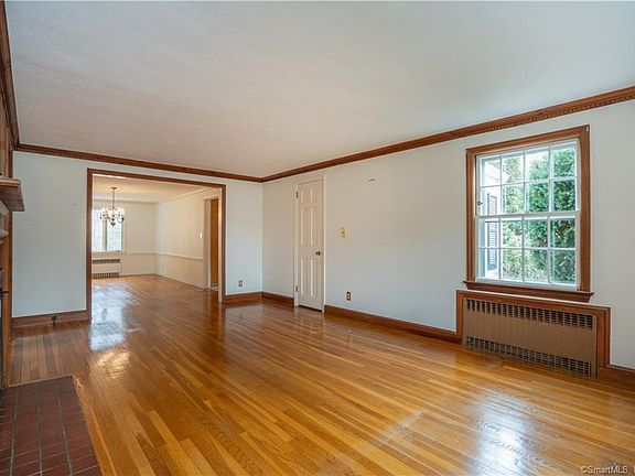 4th image of 12 Walker Ln