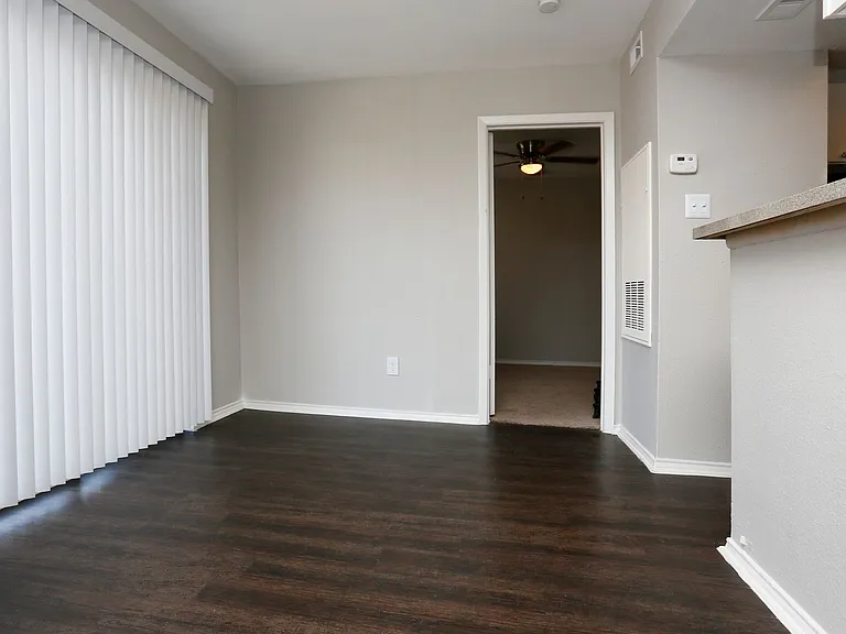 502 W Longspur Blvd — Photo 14