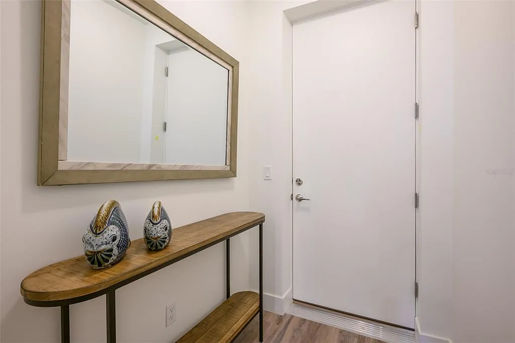2 bed, 2.0 bath, 958 sqft, $3,750 — Photo 4