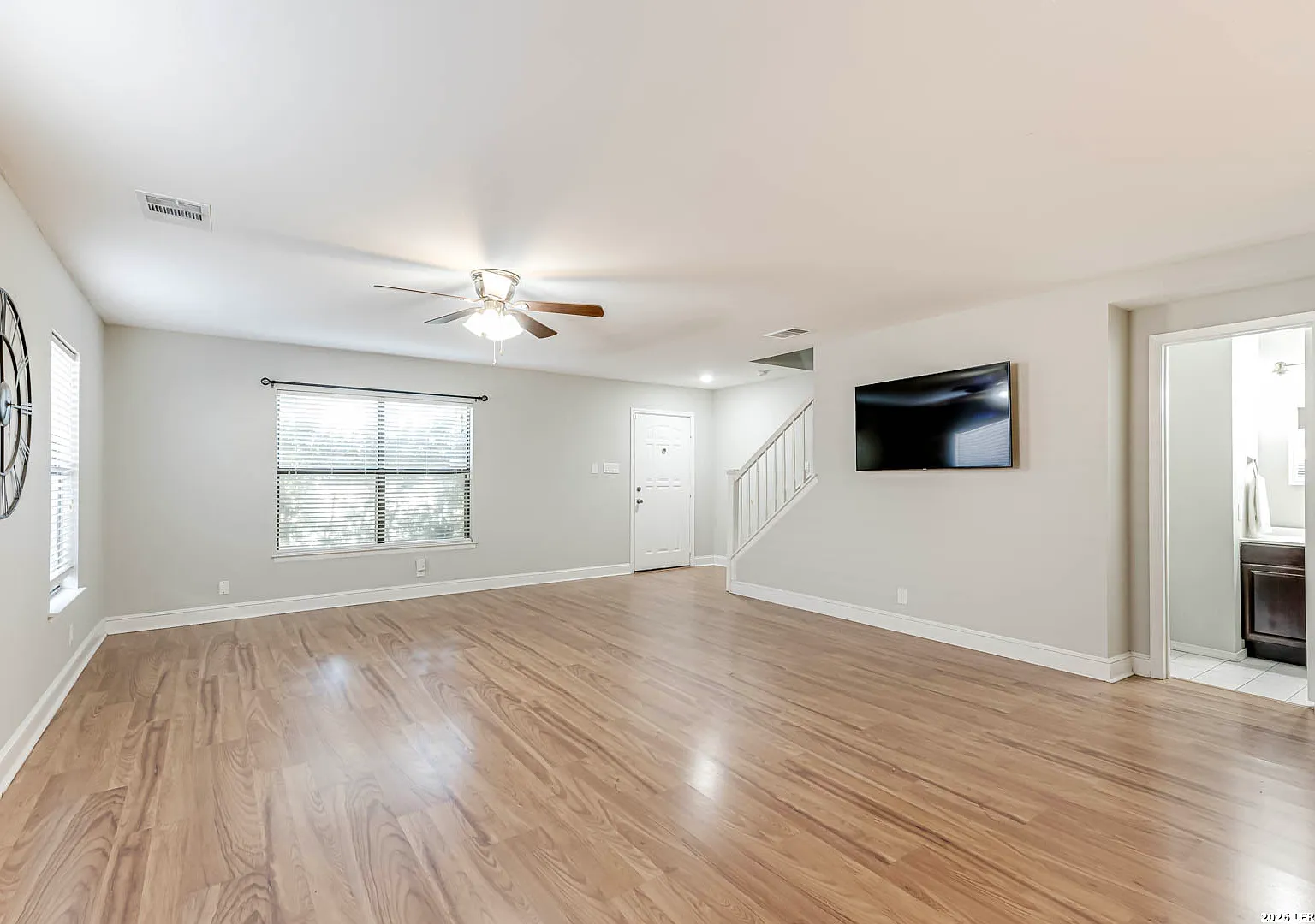 4 bed, 2.5 bath, 2950 sqft, $2,300 — Photo 3