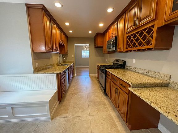 2nd image of 1807 Clare Ct