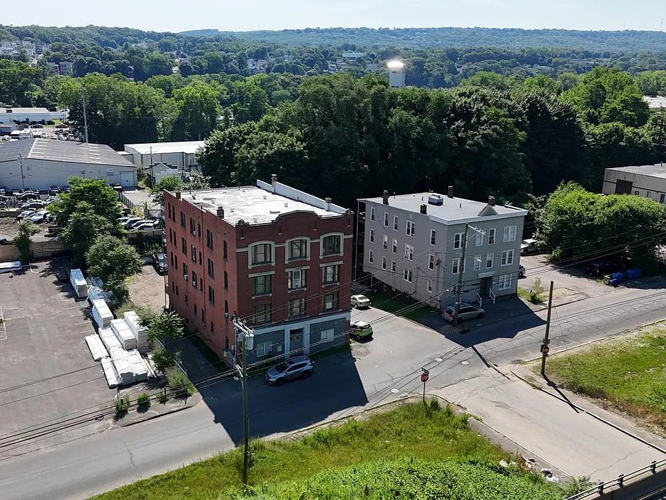 197 S Leonard St #11
