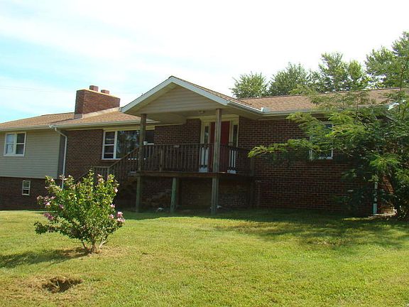 2nd image of 901 S Elm St