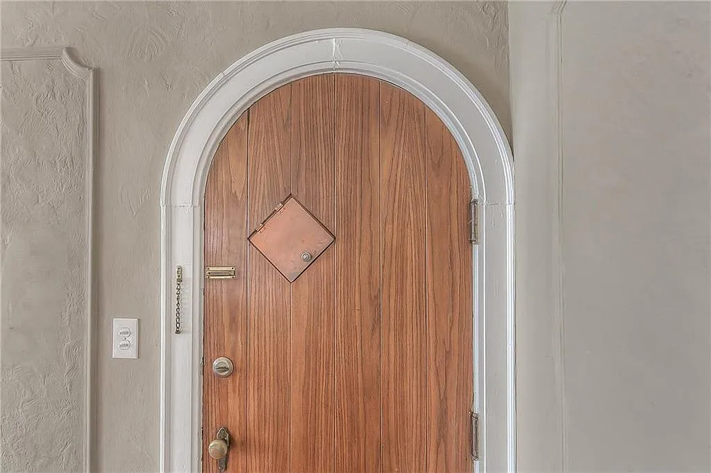 1 bed, 990 sqft, $1,650 — Photo 1