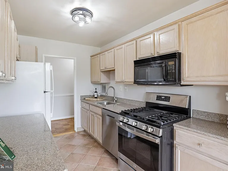 6641 Wakefield Dr #703 — Photo 16