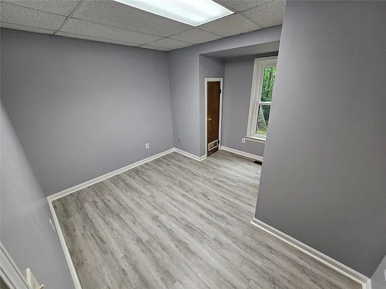 430 Eastbourne Way — Photo 32
