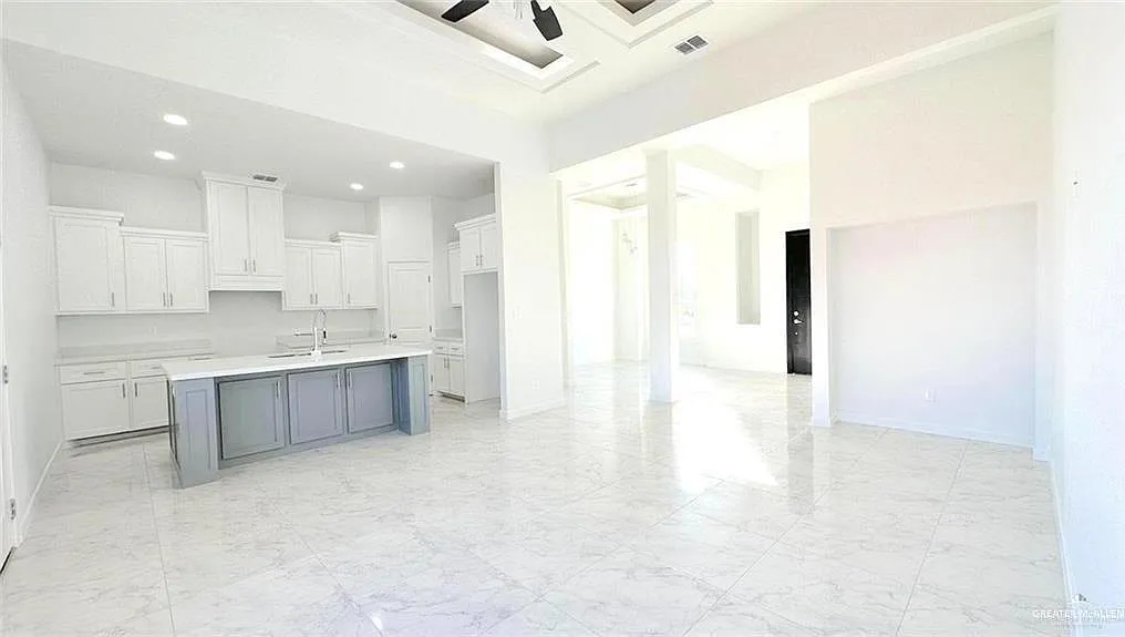 3 bed, 2.0 bath, 1634 sqft, $2,400 — Photo 3