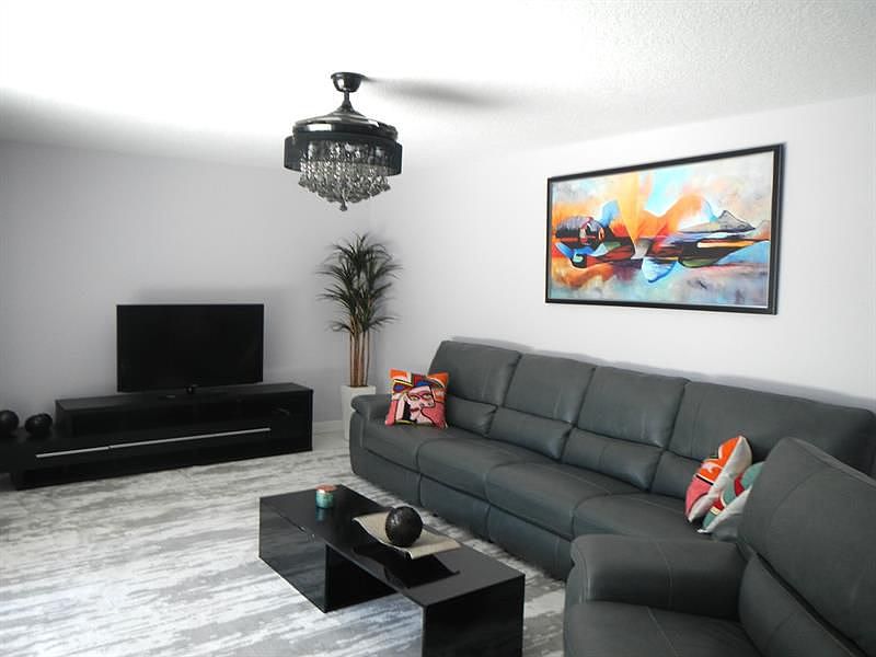 1st image of 390 E Waverly Pl APT 1C