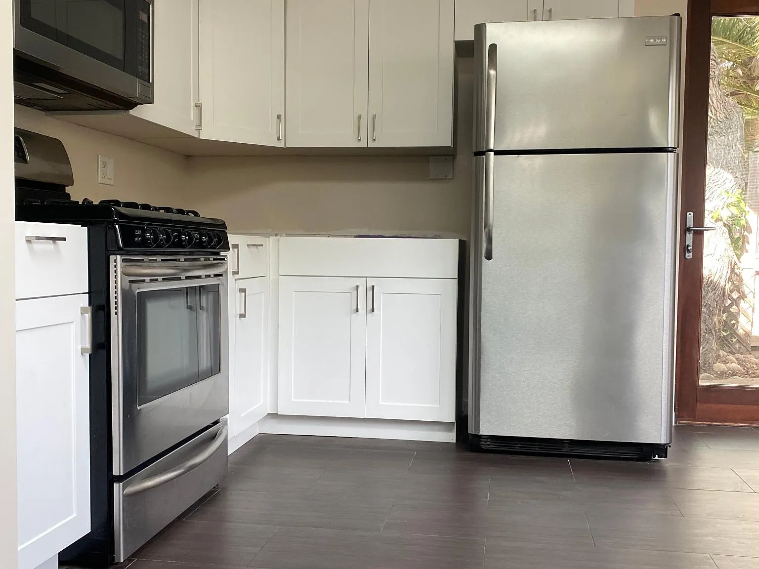 455 1/2 Retaheim Way — Photo 2