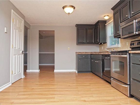 4th image of 715 Fairfax Dr