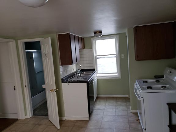 4th image of 1529 N Jefferson St #A