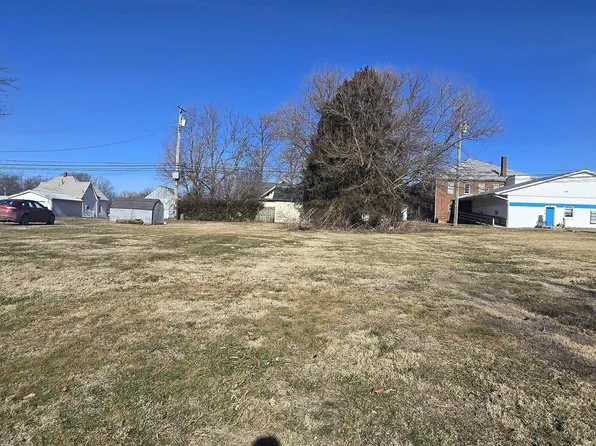 E Sycamore St, Jasonville, IN 47438