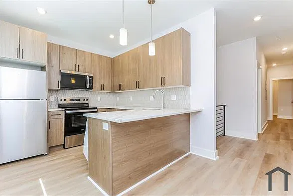3 bed, $2,195 — Photo 4