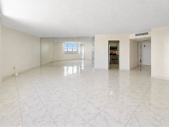 3rd image of 2750 NE 183rd St APT 2806