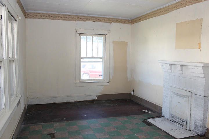 2nd image of 2006 Walker St