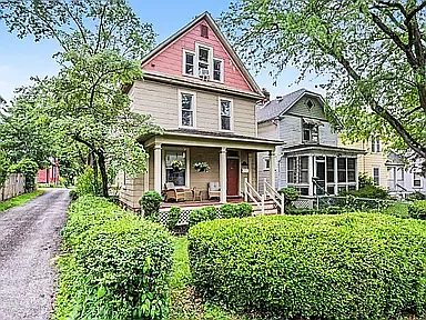 207 E Blake Ave — Photo 3