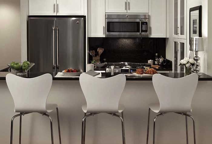 1st image of 320 W 38th St APT 902