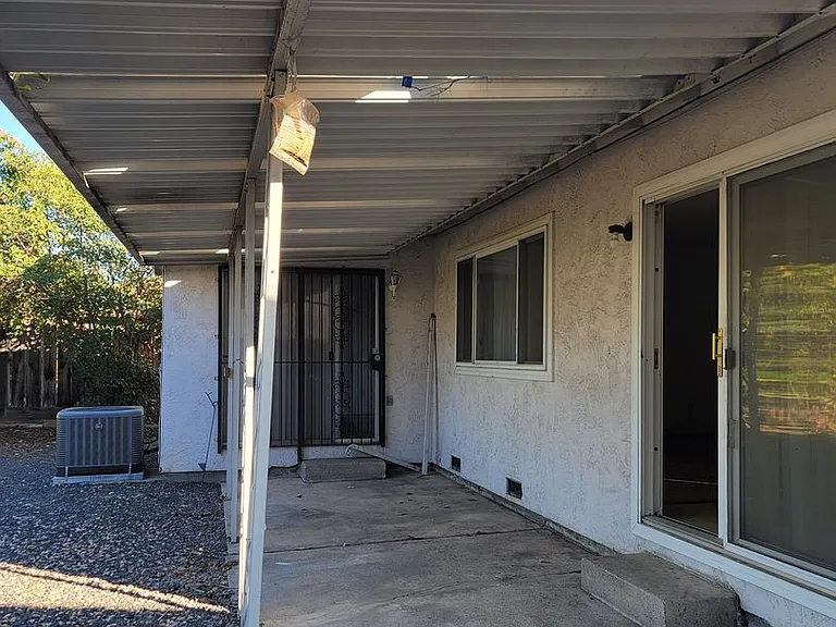 1031 Fallbrook Dr — Photo 22