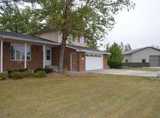3629 Rolling Meadows Dr, Aberdeen, SD 57401