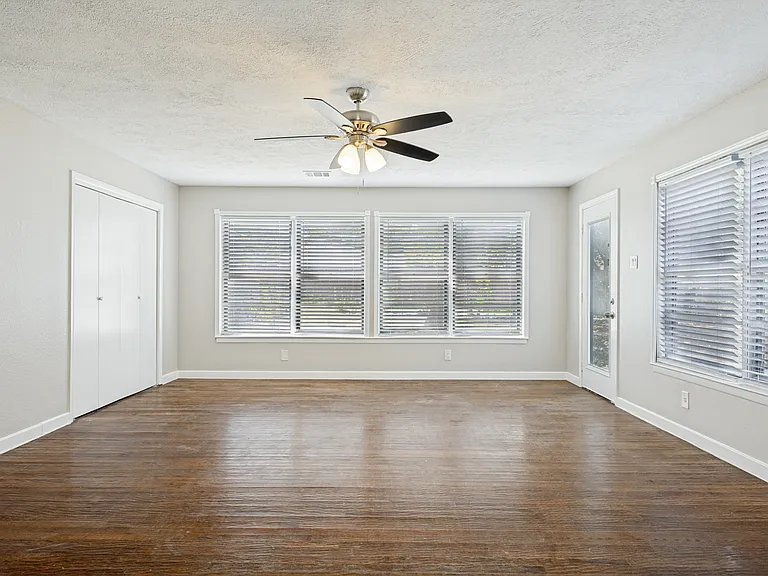 1913 Landa Dr — Photo 19
