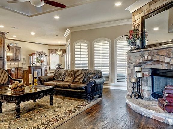 4th image of 8221 Westwind Ln