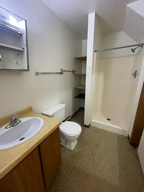 6 bed, $2,550 — Photo 4