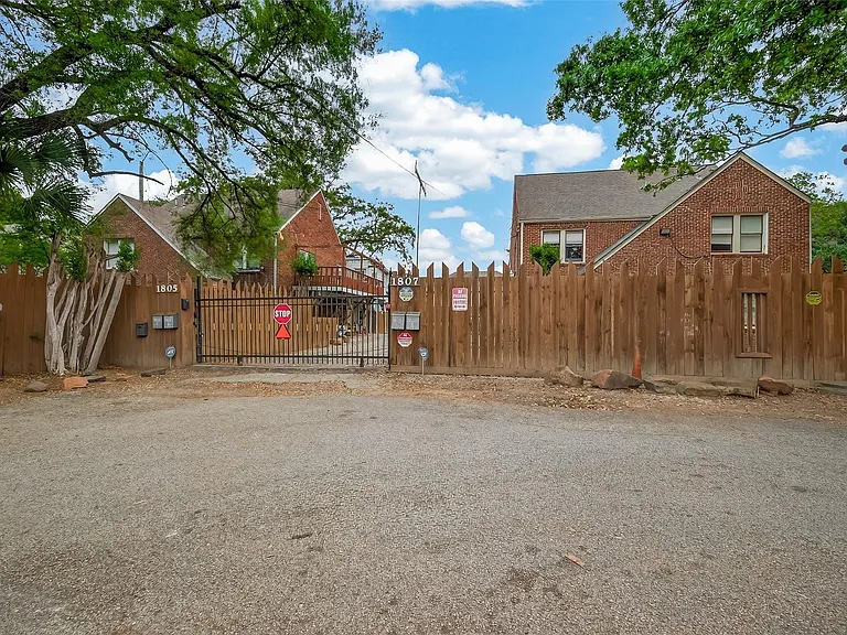 1807 Crocker St #A — Photo 36