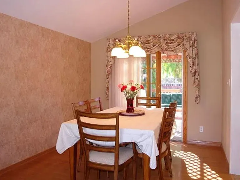 1170 Gilbert Ct — Photo 2