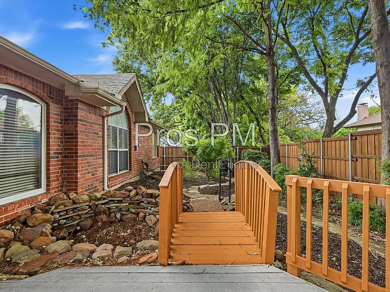 2921 Meadow Glen Dr — Photo 35