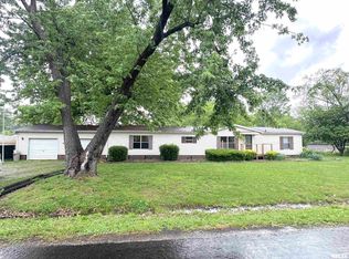 208 E Yung St, Sesser, IL 62884