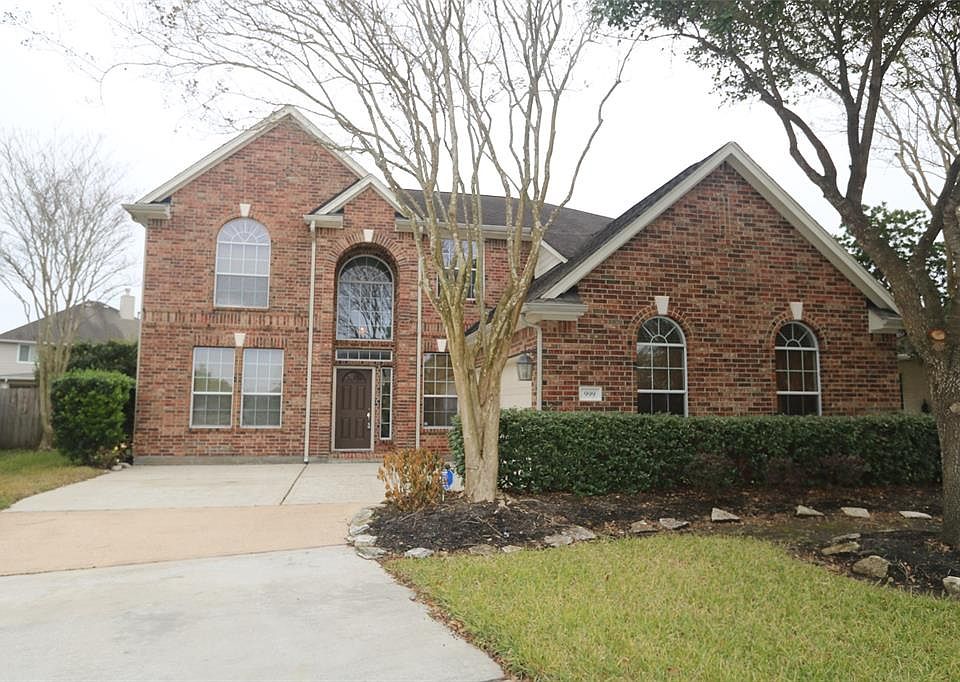1st image of 999 Ash Pointe