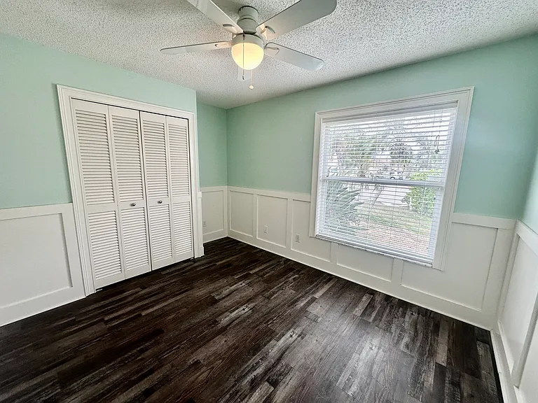 Secondary bedroom