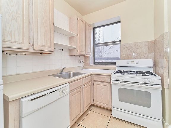 3rd image of 243 W 99th St APT 2D