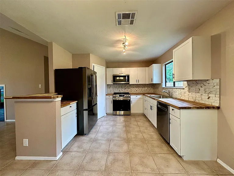 709 Brookside Pass — Photo 3