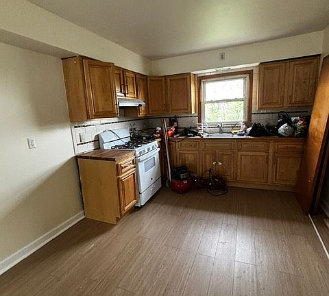 4th image of 9117 Grand Ave #2