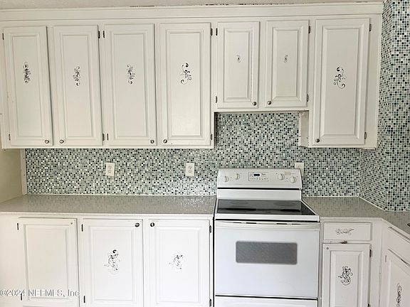 5th image of 994 ODESSA Drive E