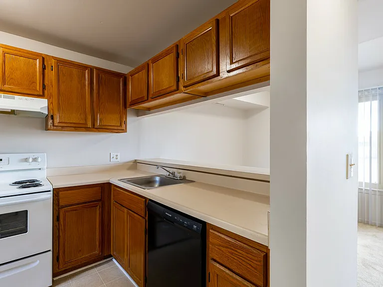 Warren Village Apartments — Photo 4