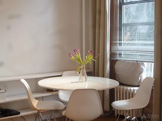 Rented by Anchor Associates | media 30