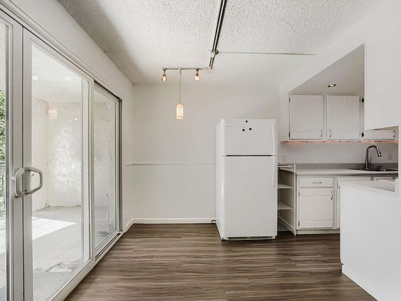 3rd image of 805 29th St #301