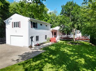 556 Ridge Rd, Zelienople, PA 16063