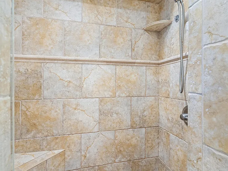 6906 One Oak Rd — Photo 18