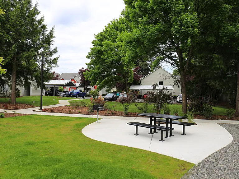 Golf Club Apartments — Photo 10