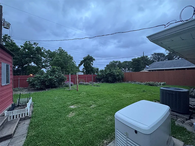 2611 Prairie Ave — Photo 32