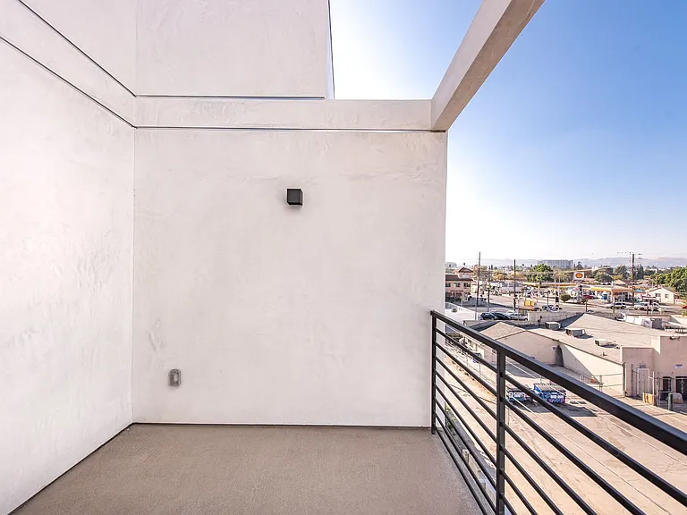 6025 Craner Ave — Photo 18